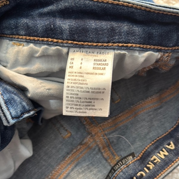 American Eagle Distressed Super High Rise Jegging - Picture 4 of 8